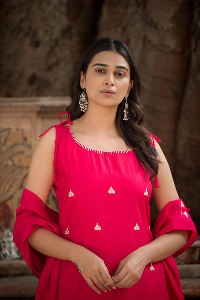 Violet Chic Rani Pink Heart-Print Sleeveless Cotton Kurti Set with Pant and Dupatta