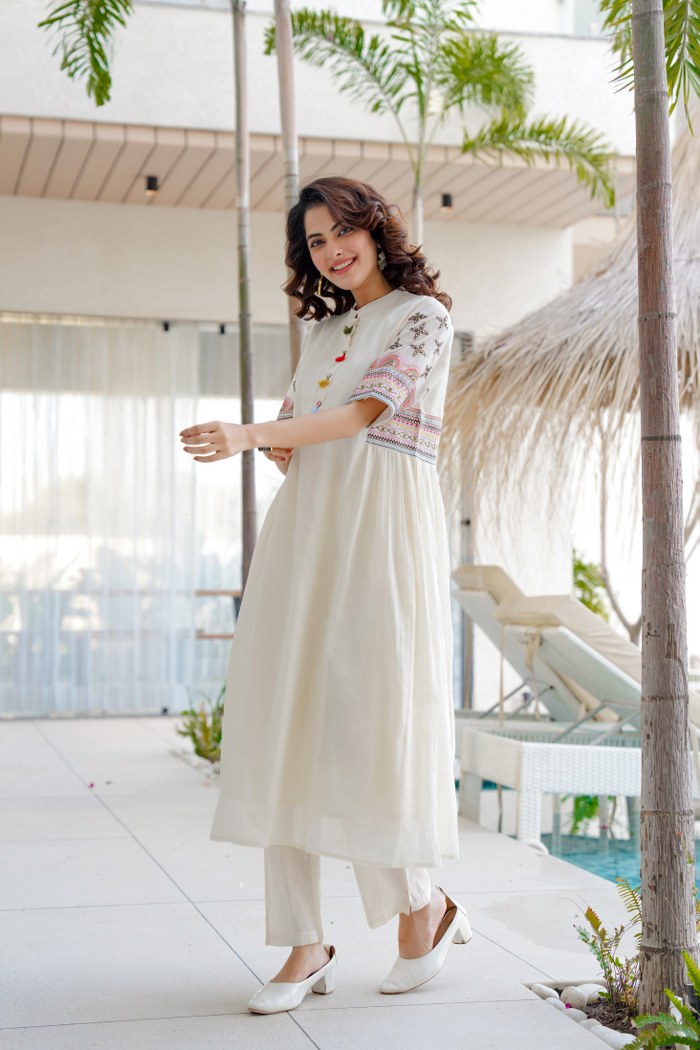 Nikhar White Kurta Suit Set