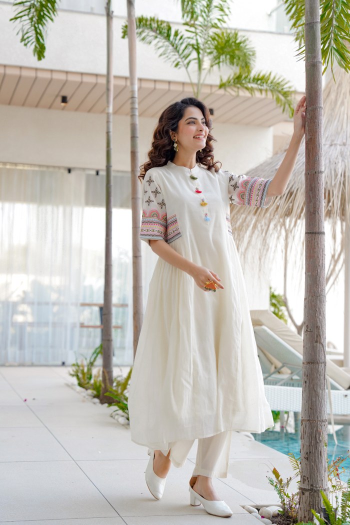 Nikhar White Kurta Suit Set