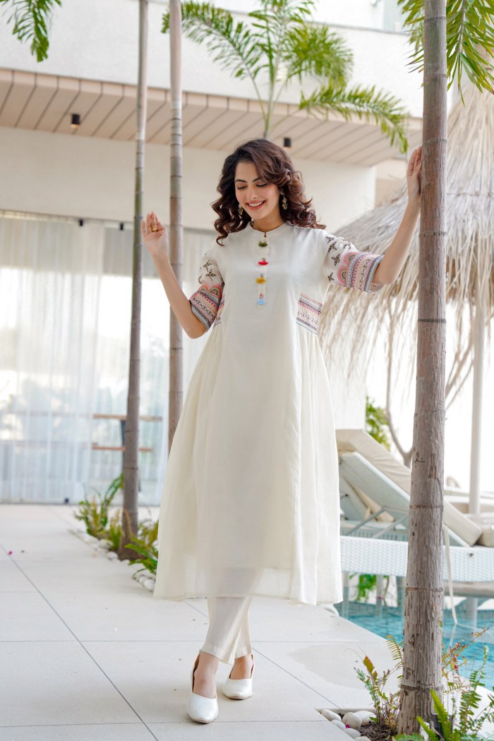 Nikhar White Kurta Suit Set