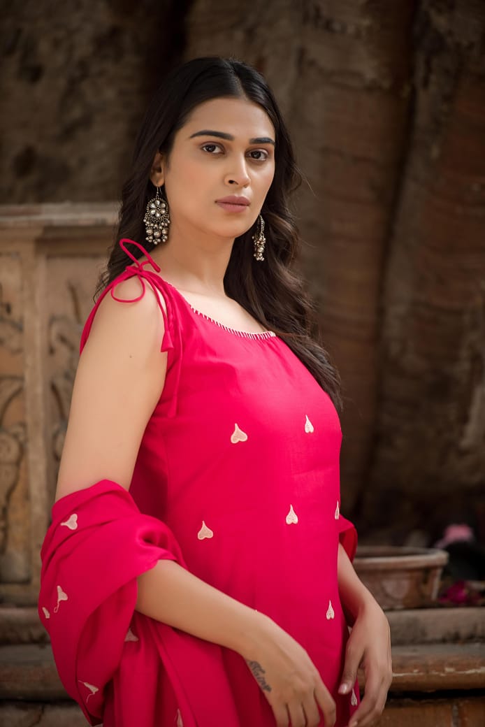 Violet Chic Rani Pink Heart-Print Sleeveless Cotton Kurti Set with Pant and Dupatta