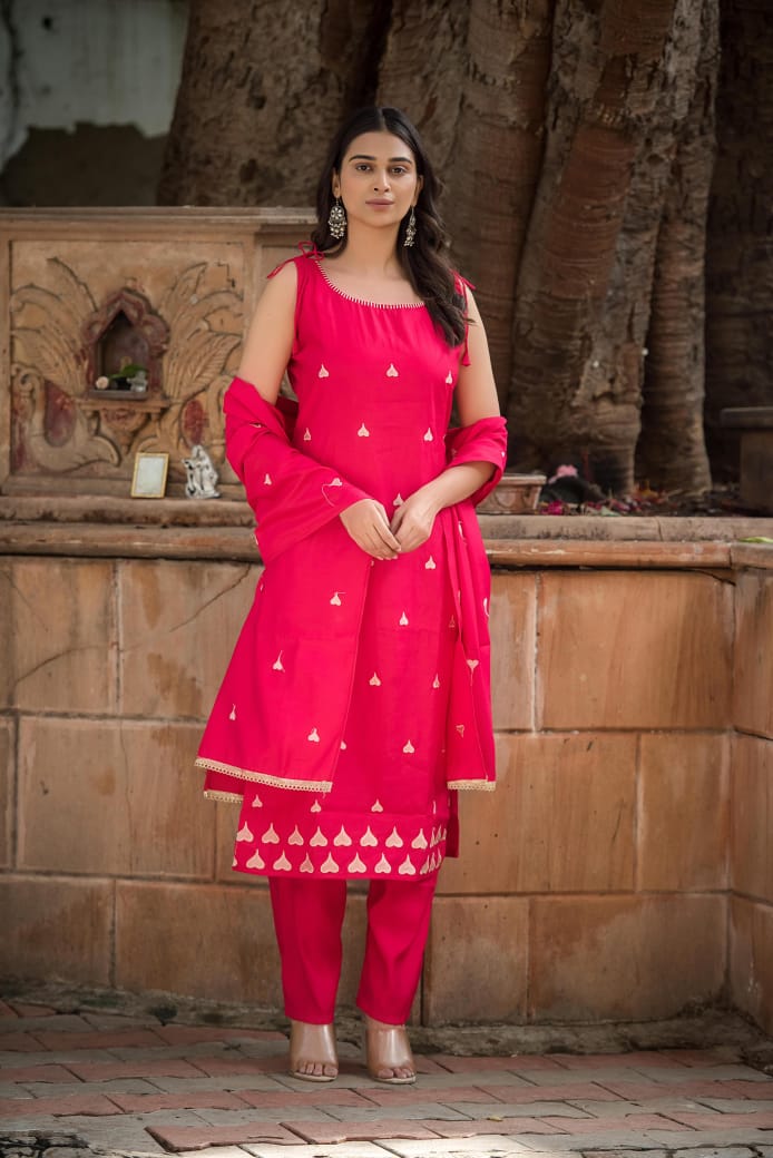 Violet Chic Rani Pink Heart-Print Sleeveless Cotton Kurti Set with Pant and Dupatta