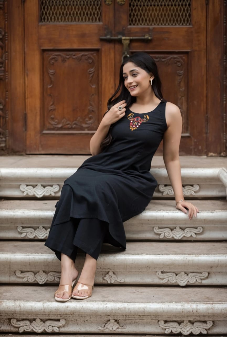 Modern Black Sleeveless A-Line Cotton Flex Kurta Set with Pockets