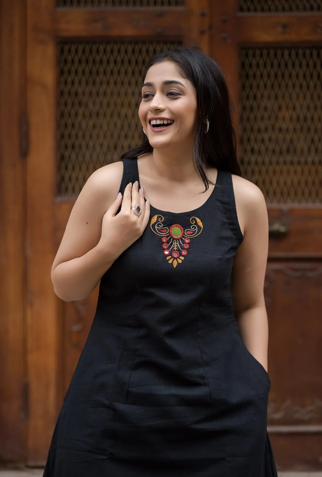Modern Black Sleeveless A-Line Cotton Flex Kurta Set with Pockets